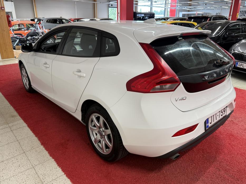 VOLVO V40 2013