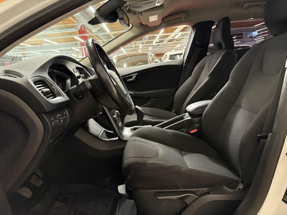 VOLVO V40 2013