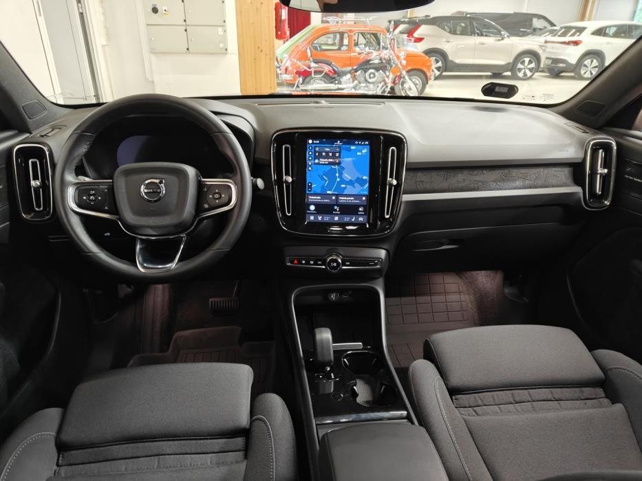 VOLVO C40 2023