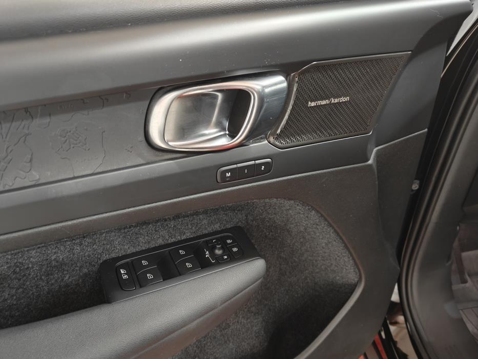 VOLVO C40 2023