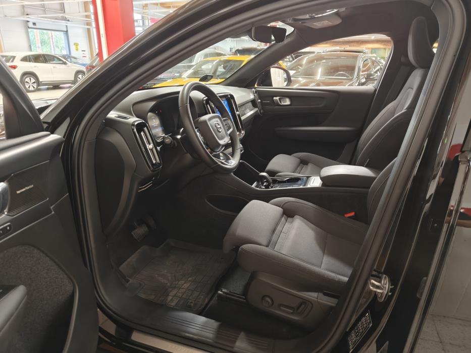 VOLVO C40 2023