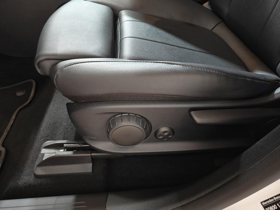 MERCEDES-BENZ EQA 2023