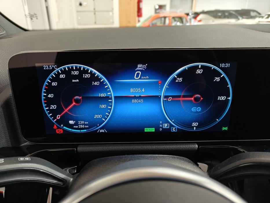 MERCEDES-BENZ EQA 2023