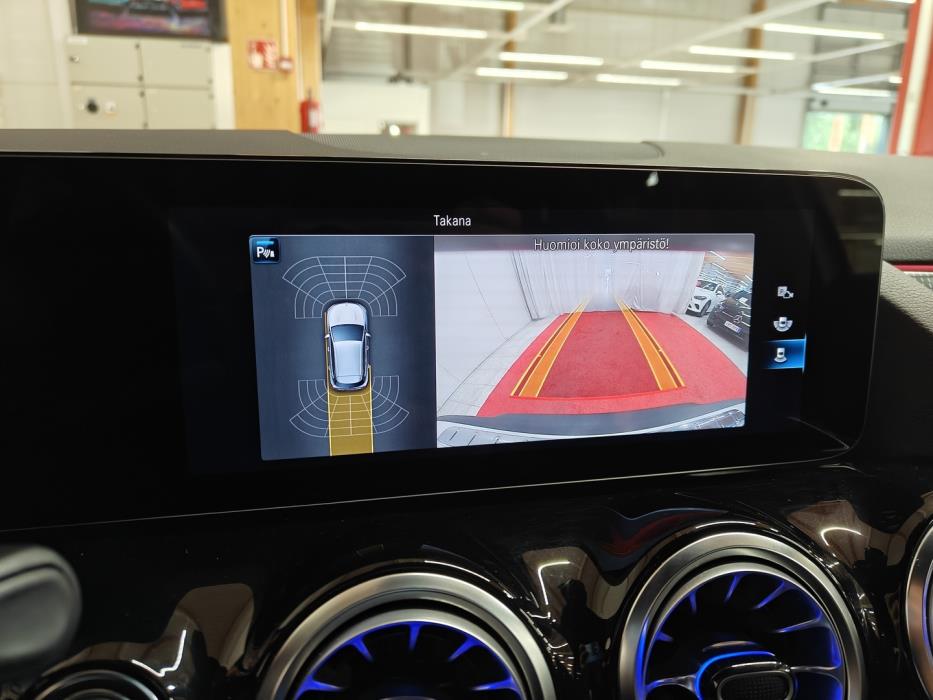 MERCEDES-BENZ EQA 2023