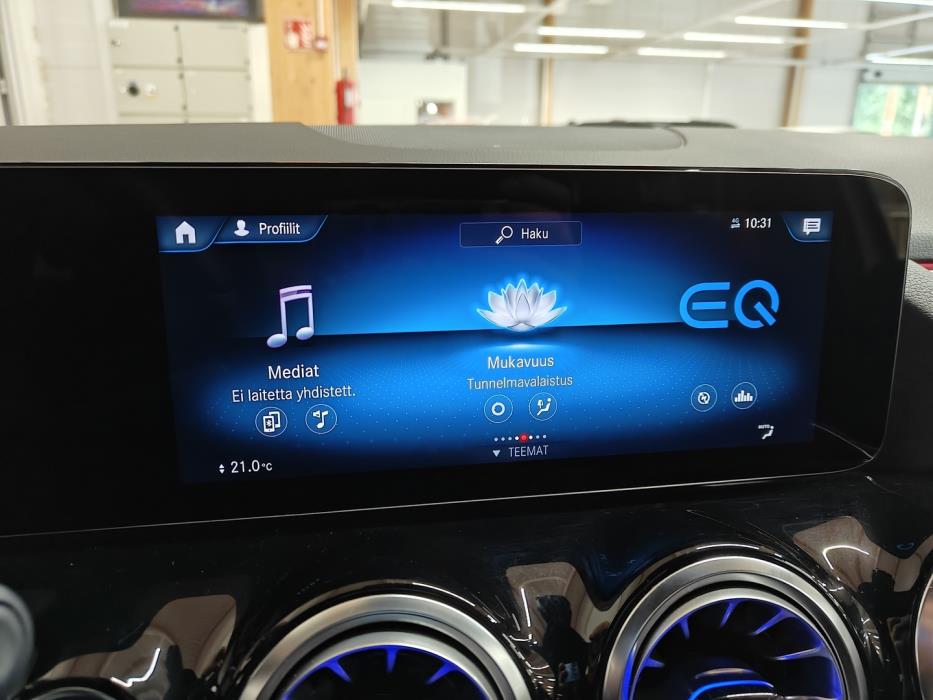 MERCEDES-BENZ EQA 2023