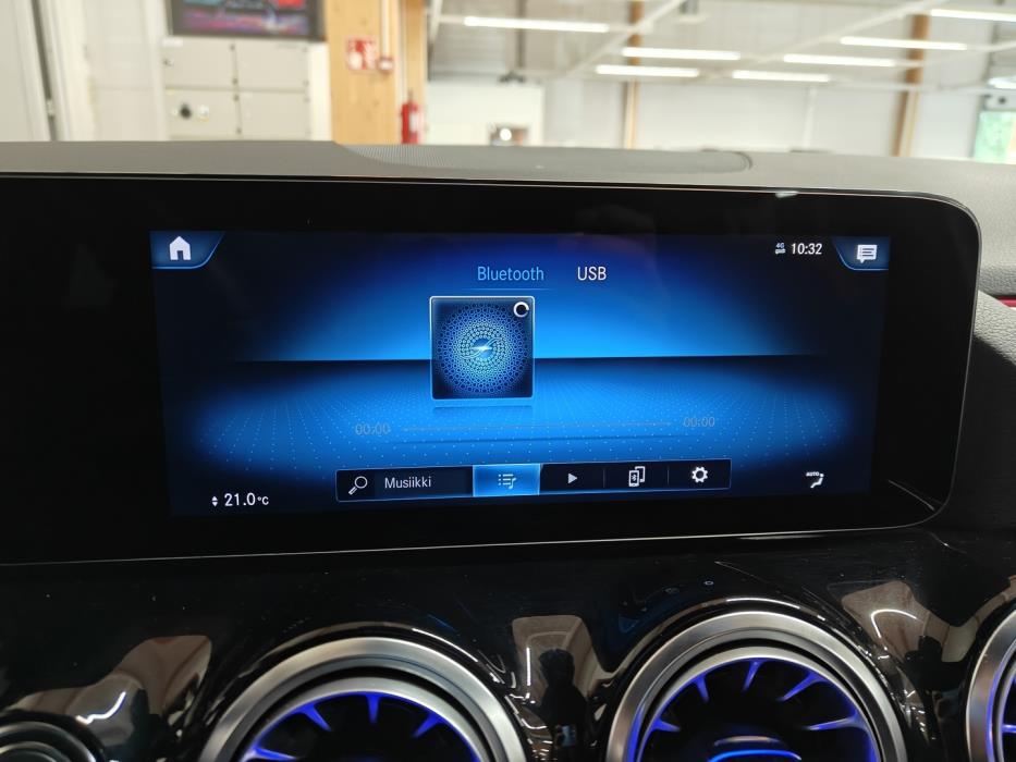 MERCEDES-BENZ EQA 2023
