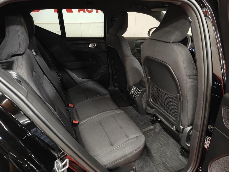 VOLVO XC40 2023