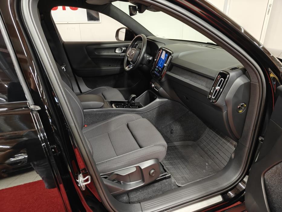 VOLVO XC40 2023
