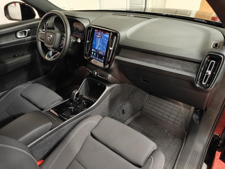 VOLVO XC40 2023