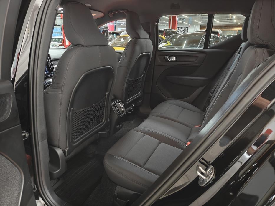 VOLVO XC40 2023