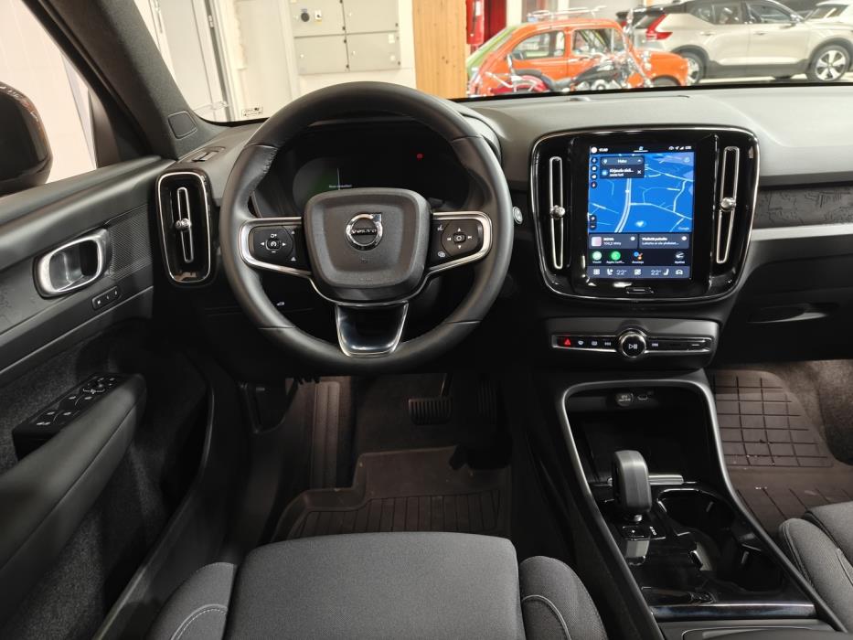 VOLVO XC40 2023