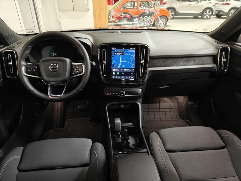 VOLVO XC40 2023