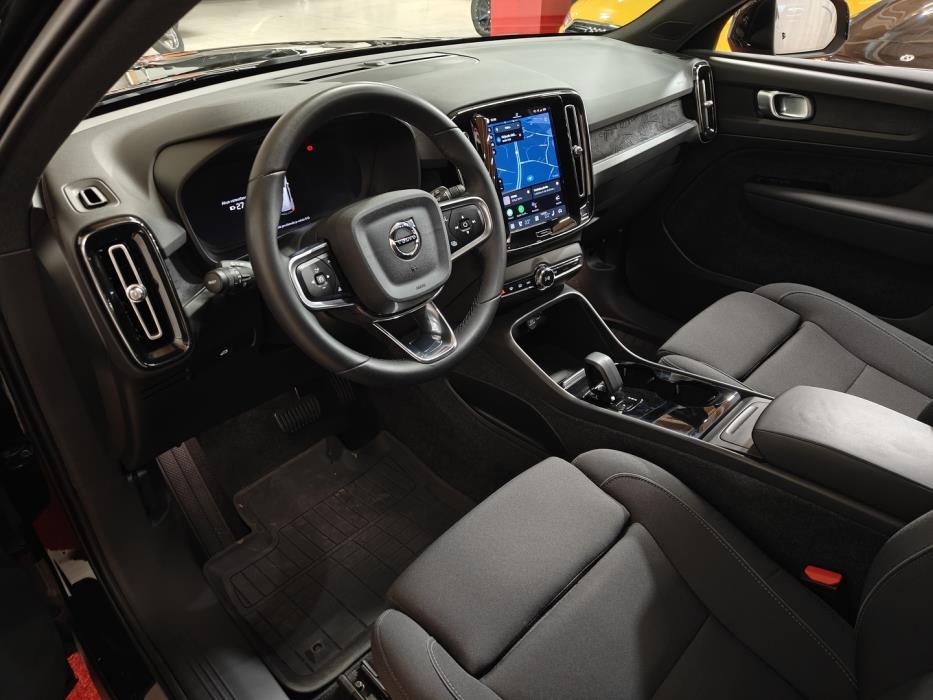VOLVO XC40 2023