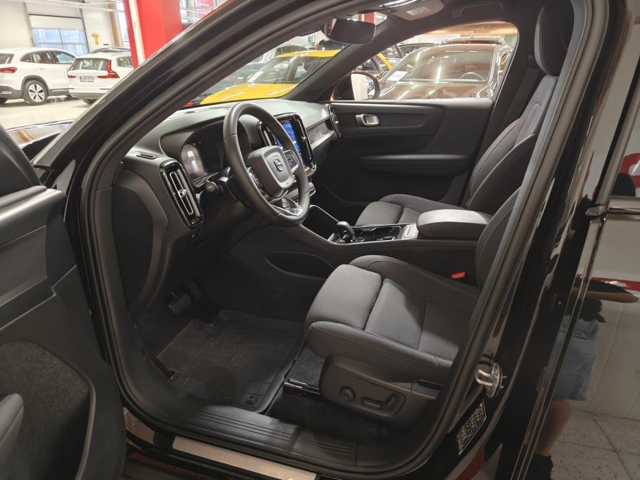 VOLVO XC40 2023