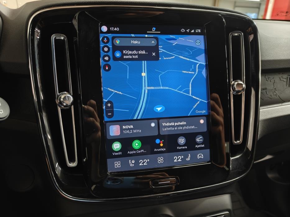 VOLVO XC40 2023