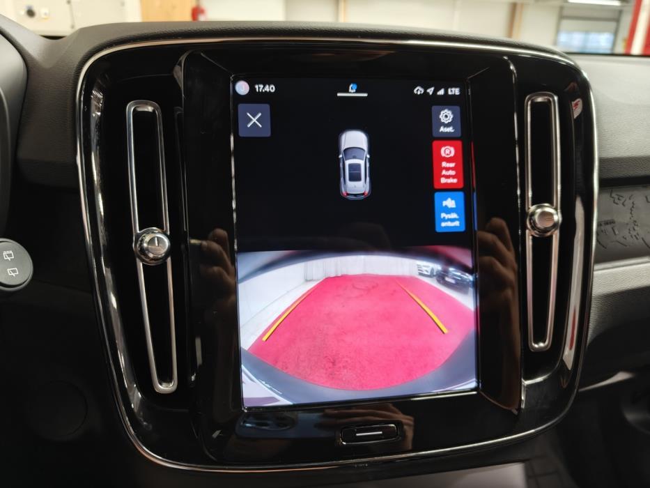 VOLVO XC40 2023