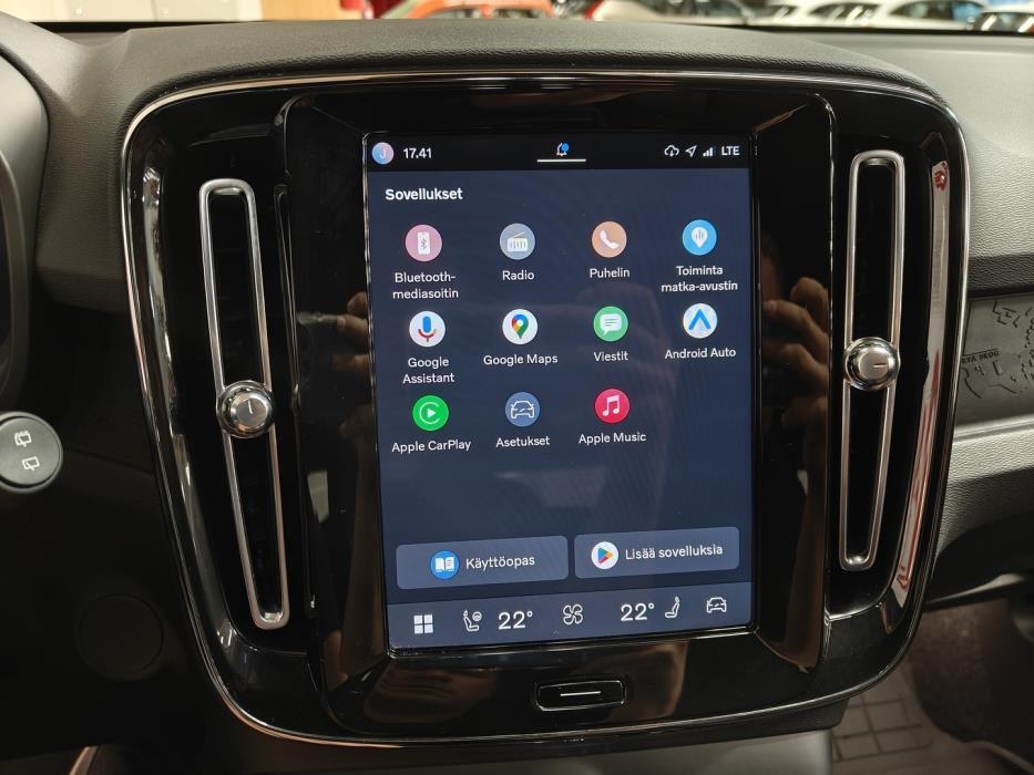 VOLVO XC40 2023