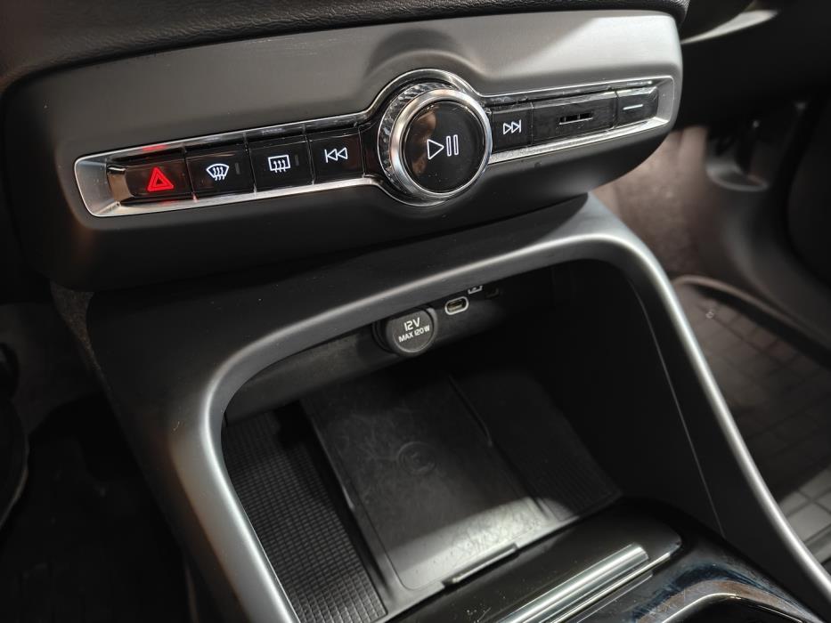 VOLVO XC40 2023