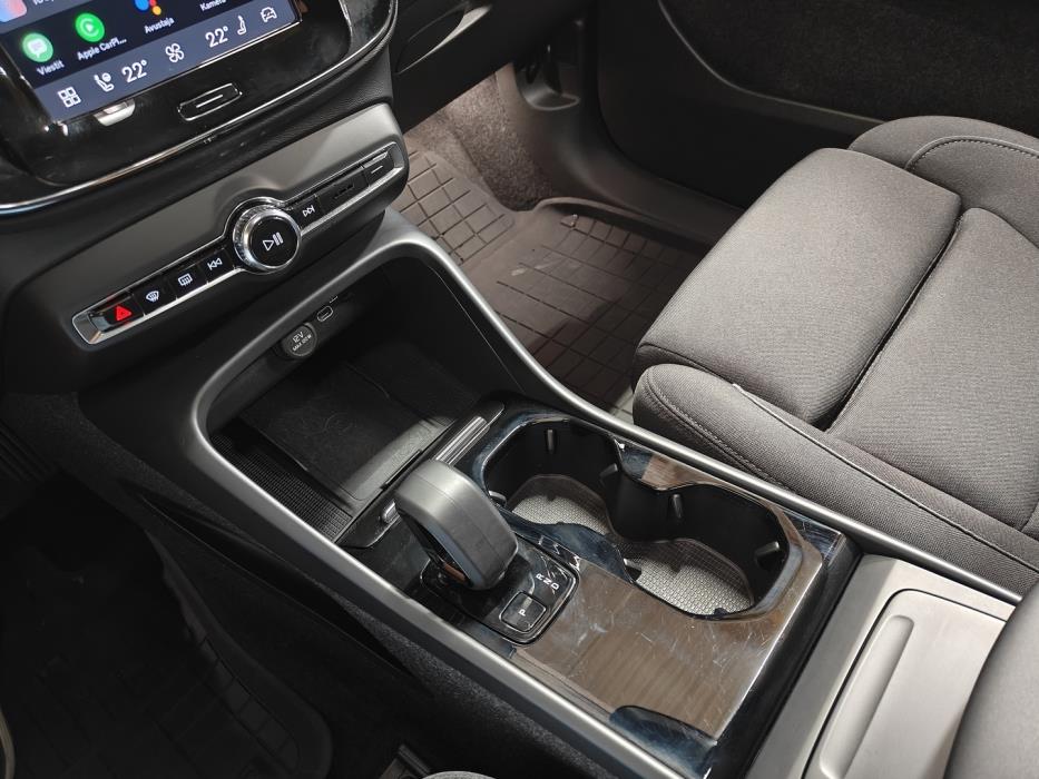 VOLVO XC40 2023