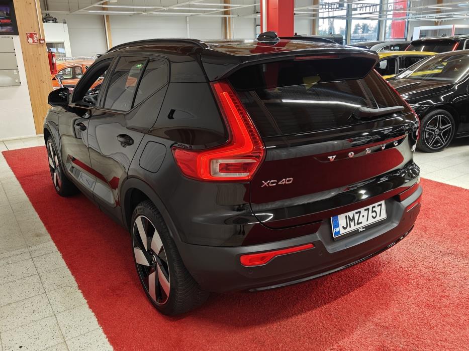 VOLVO XC40 2023