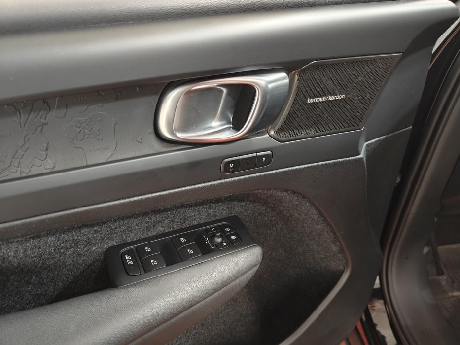 VOLVO C40 2024