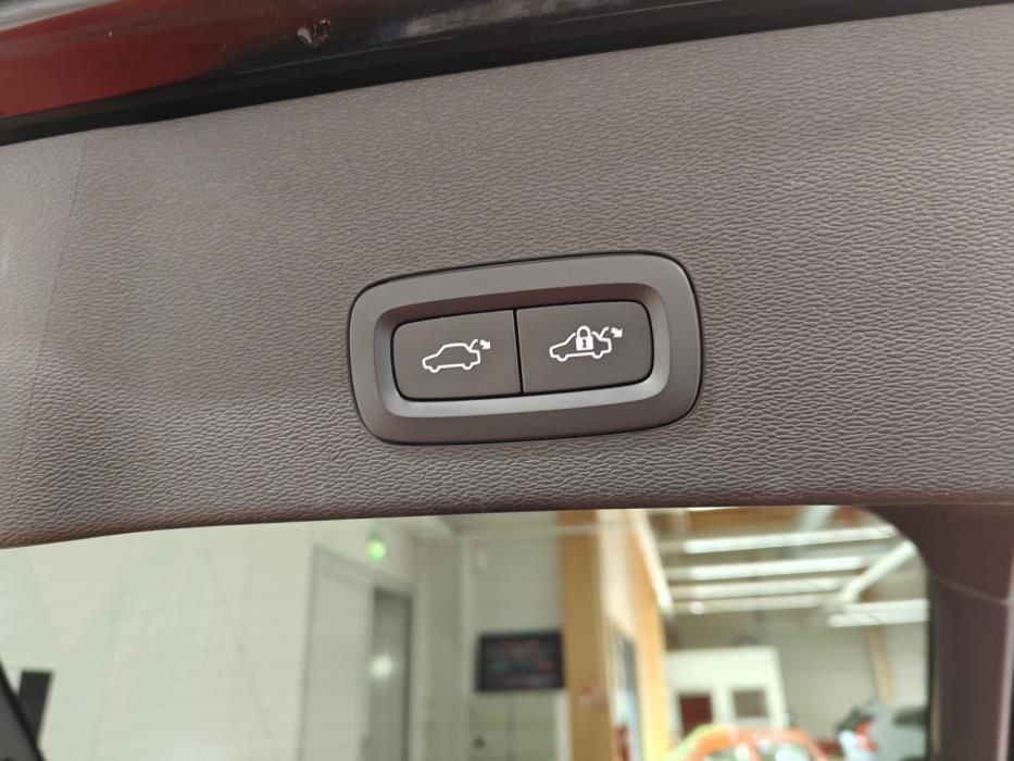 VOLVO C40 2024