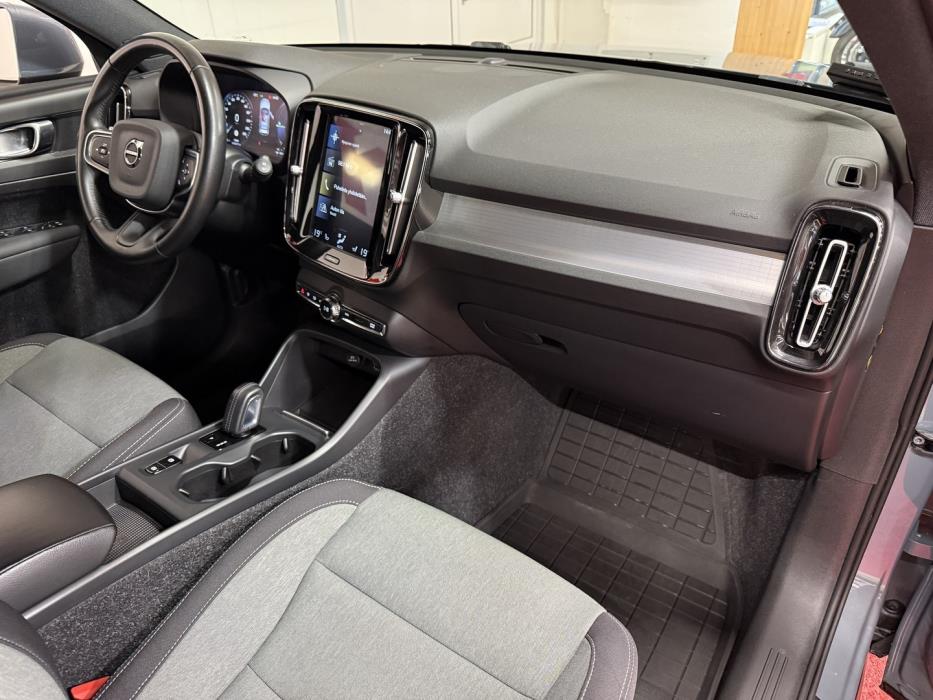 VOLVO XC40 2021