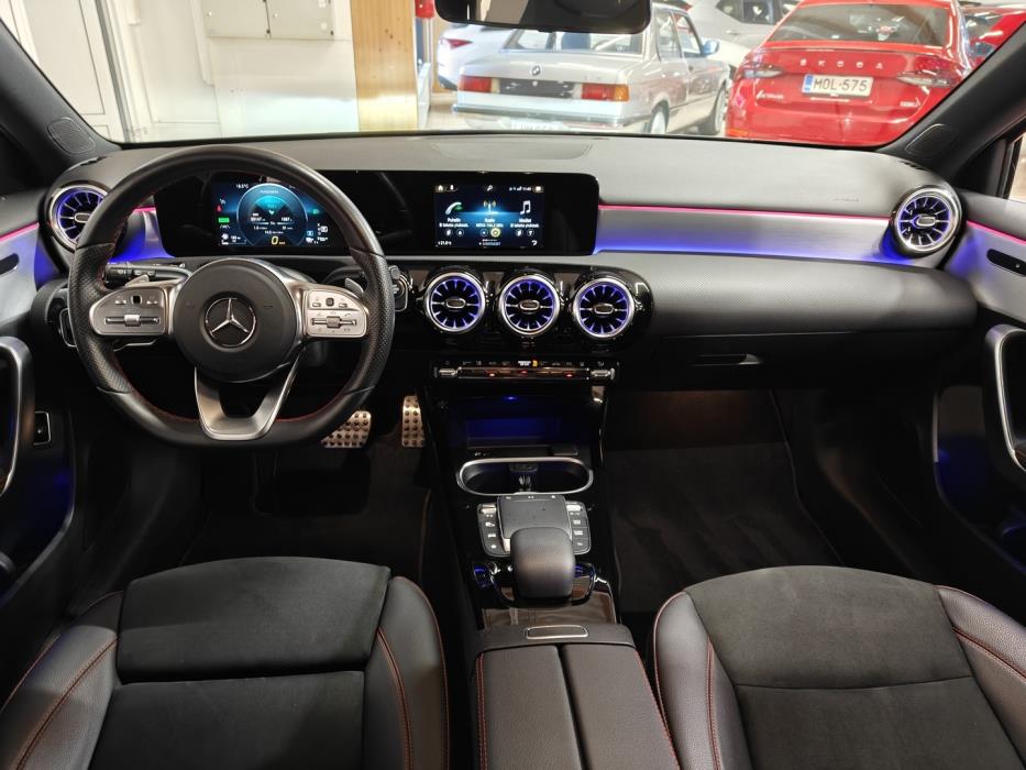 MERCEDES-BENZ A 2022