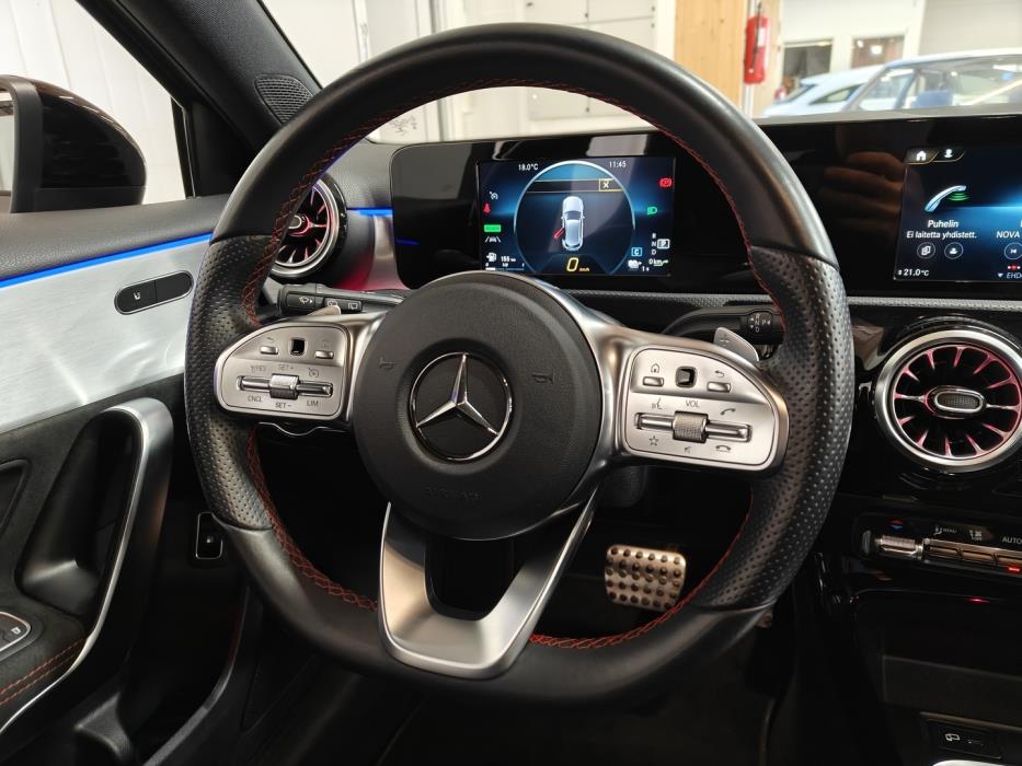 MERCEDES-BENZ A 2022