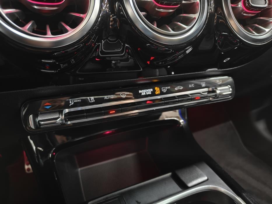 MERCEDES-BENZ A 2022