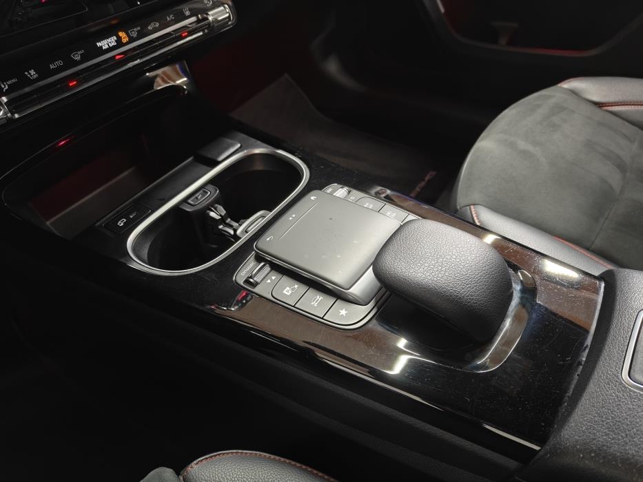 MERCEDES-BENZ A 2022