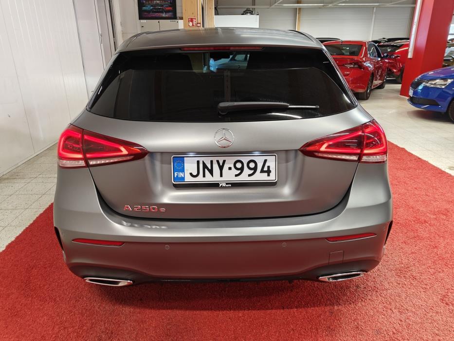 MERCEDES-BENZ A 2022