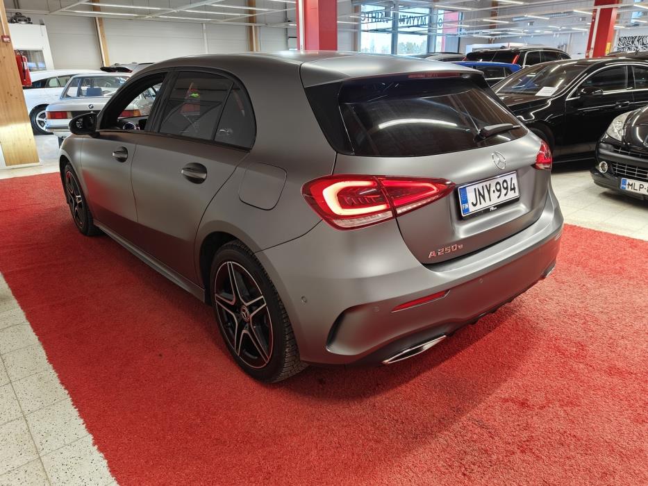 MERCEDES-BENZ A 2022