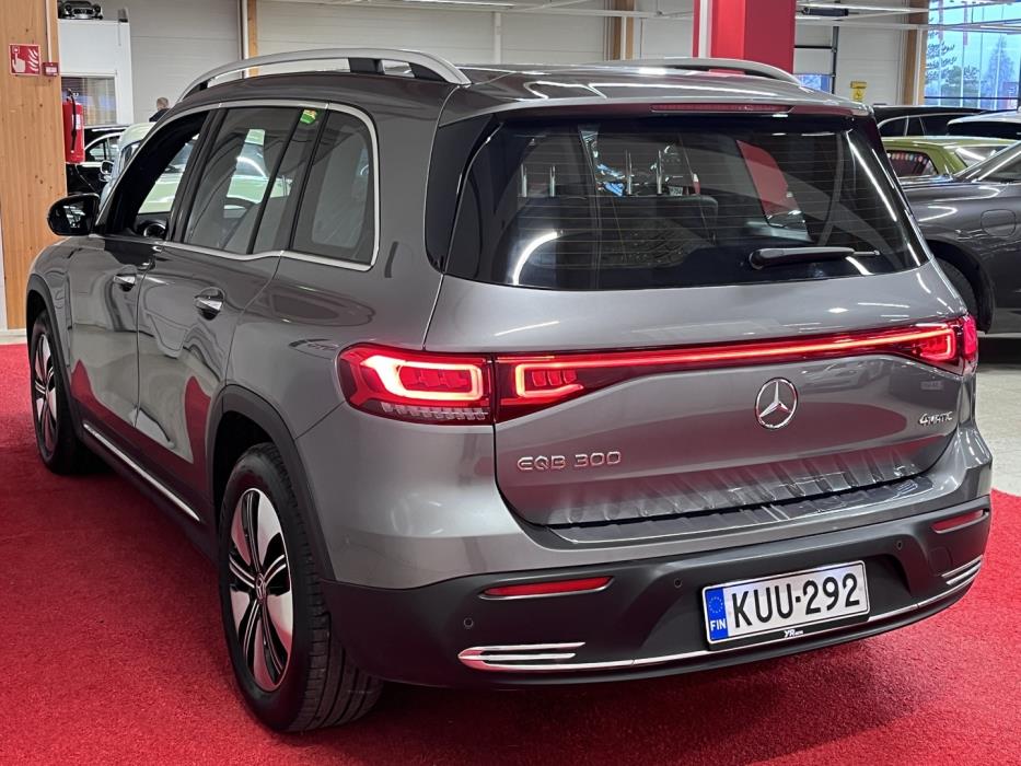 MERCEDES-BENZ EQB 2023