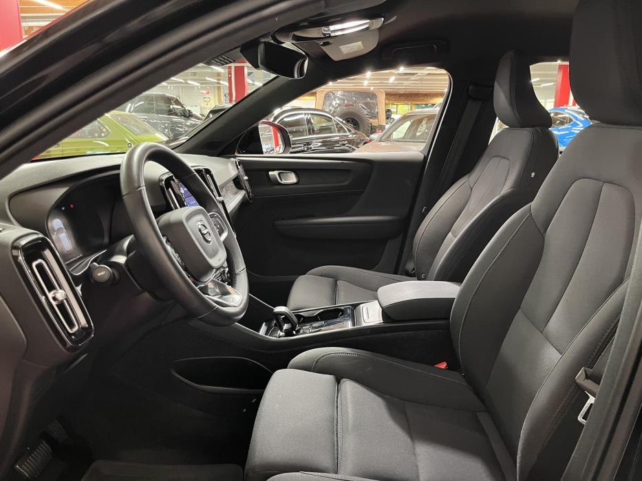 VOLVO XC40 2023