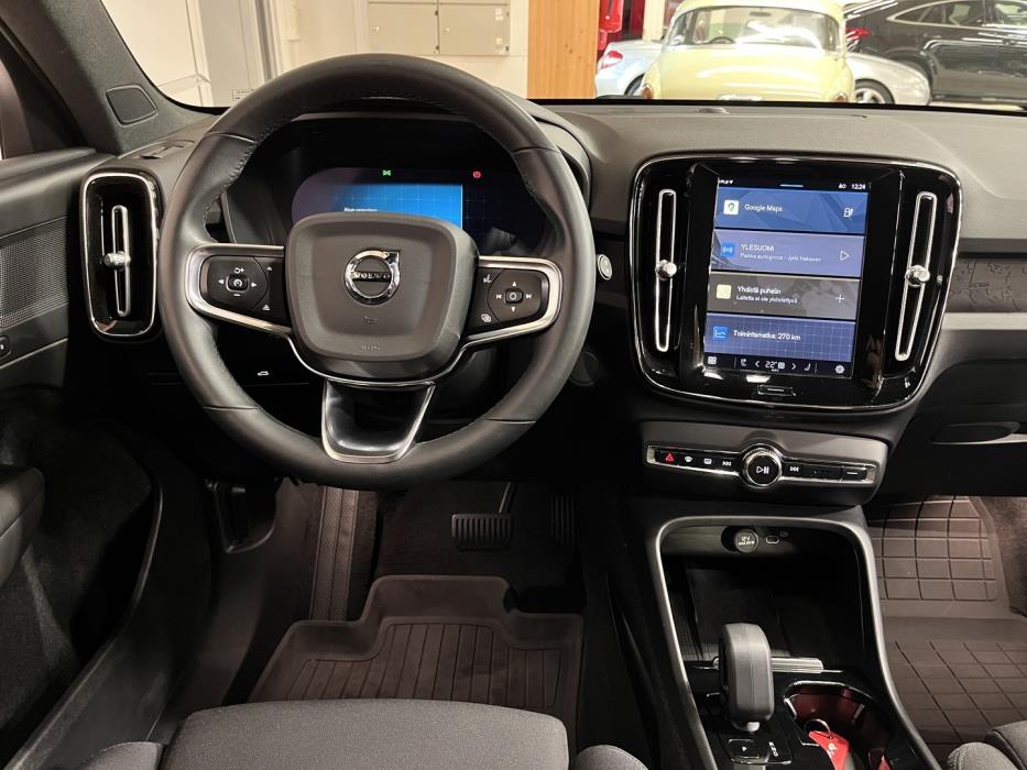 VOLVO XC40 2023