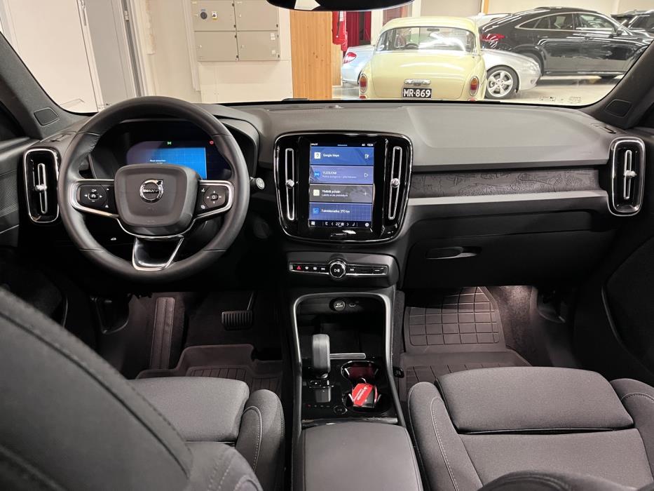 VOLVO XC40 2023