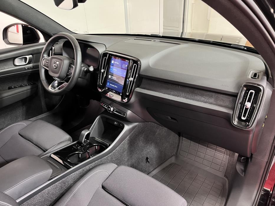 VOLVO XC40 2023