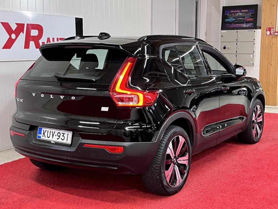 VOLVO XC40 2023