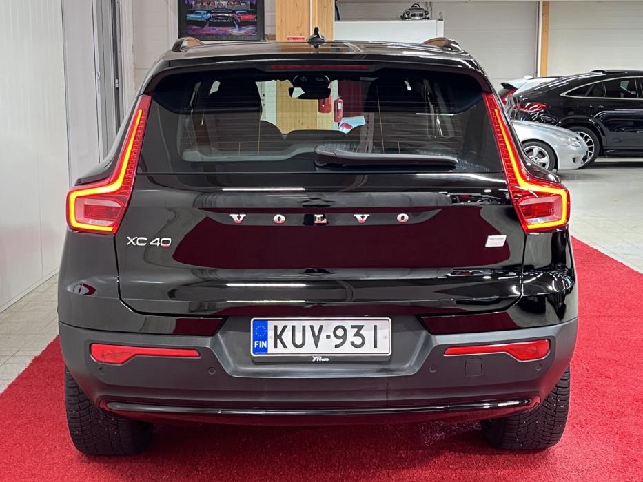 VOLVO XC40 2023