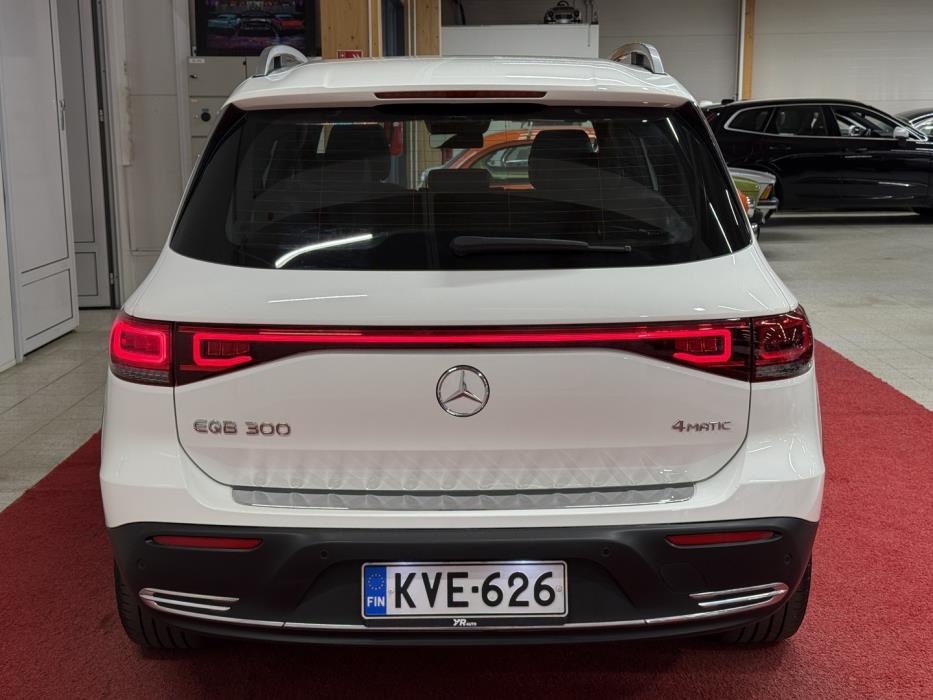 MERCEDES-BENZ EQB 2023
