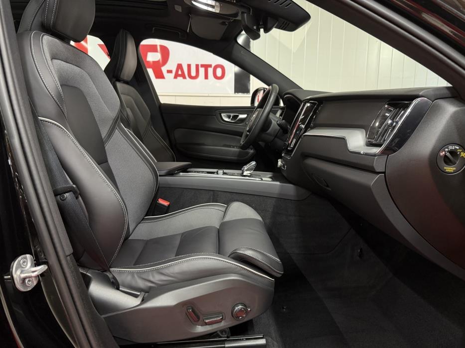 VOLVO XC60 2023