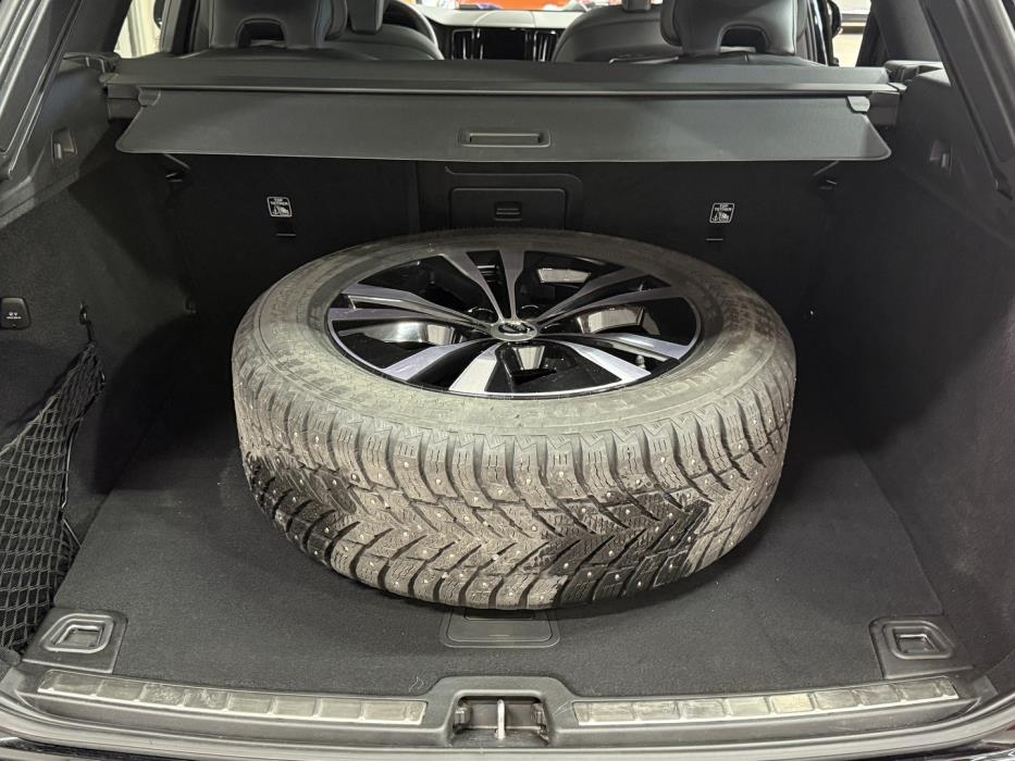 VOLVO XC60 2023