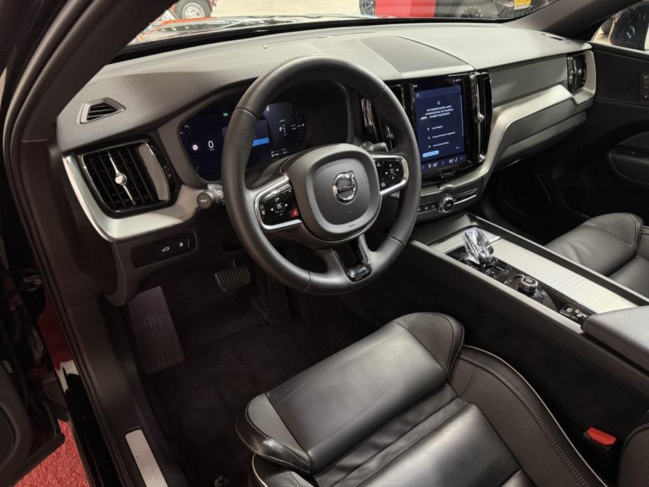 VOLVO XC60 2023