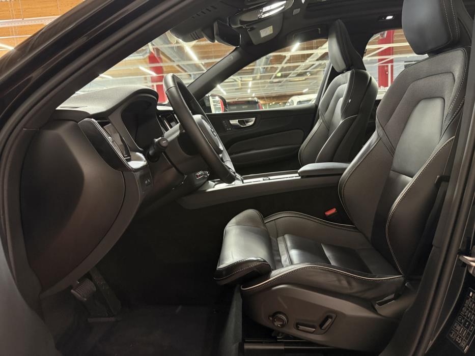 VOLVO XC60 2023
