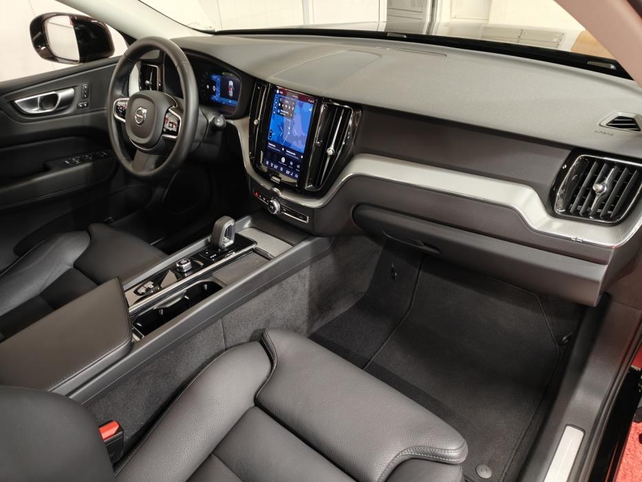 VOLVO XC60 2023