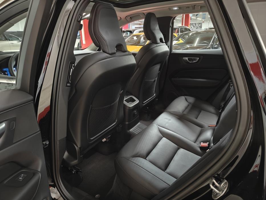 VOLVO XC60 2023