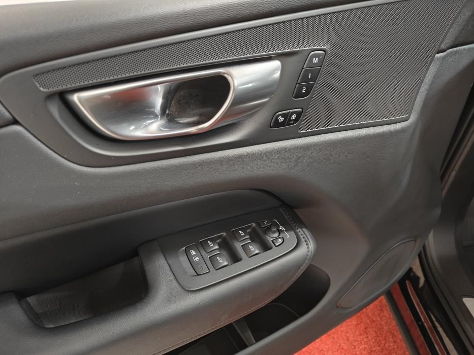 VOLVO XC60 2023