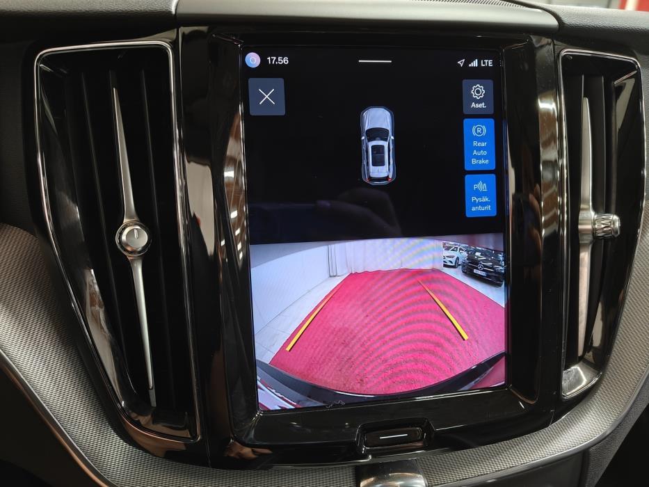 VOLVO XC60 2023