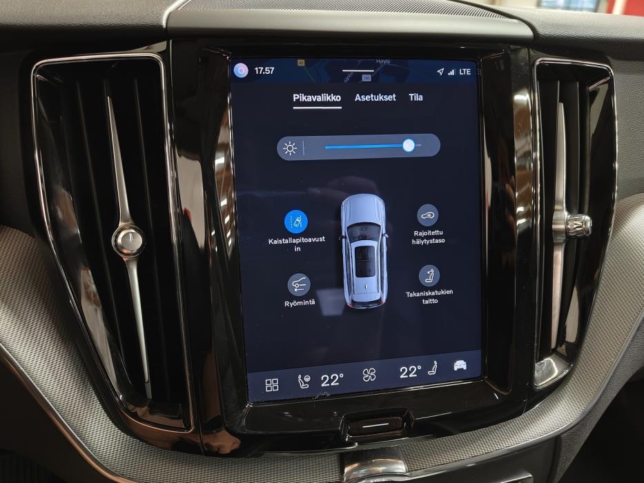 VOLVO XC60 2023